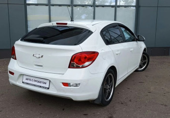 Подержанный автомобиль Chevrolet Cruze Hatchback 2012 года (8 фото)