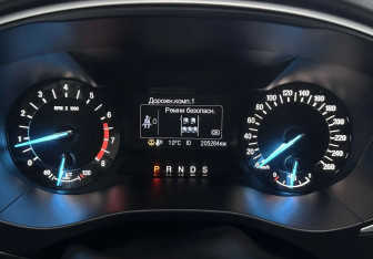 Подержанный автомобиль Ford Mondeo Sedan 2018 года (12 фото)