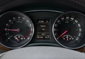 Подержанный автомобиль Skoda Superb Wagon 2012 года (13 фото)