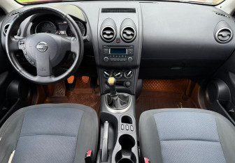 Подержанный автомобиль Nissan Qashqai+2 2012 года (10 фото)