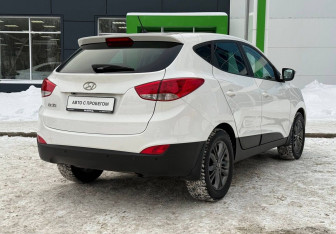 Подержанный автомобиль Hyundai ix35 2014 года (5 фото)