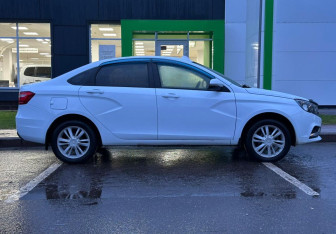 Подержанный автомобиль LADA (ВАЗ) Vesta Sedan 2016 года (4 фото)