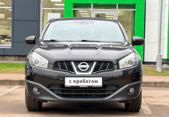 Подержанный автомобиль Nissan Qashqai 2013 года (2 фото)