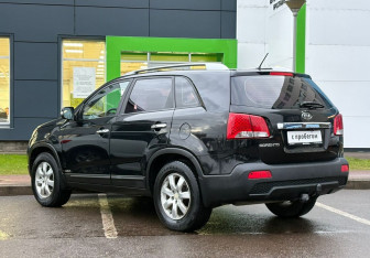 Подержанный автомобиль Kia Sorento 2009 года (7 фото)
