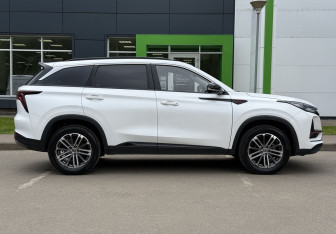 Подержанный автомобиль Changan CS75PLUS 2023 года (4 фото)