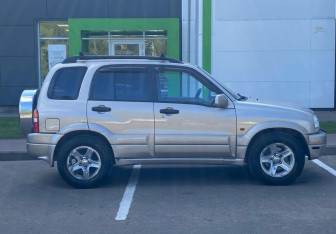 Подержанный автомобиль Suzuki Grand Vitara 2003 года (8 фото)