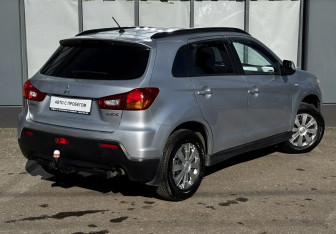 Подержанный автомобиль Mitsubishi ASX 2012 года (6 фото)