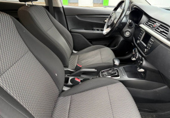 Подержанный автомобиль Kia Rio Hatchback 2018 года (9 фото)