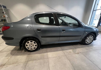 Подержанный автомобиль Peugeot 206 Sedan 2008 года (8 фото)