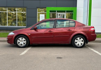 Подержанный автомобиль Renault Megane Sedan 2007 года (8 фото)