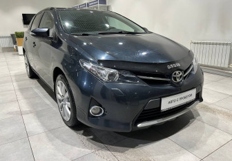 Подержанный автомобиль Toyota Auris Hatchback 2013 года (3 фото)