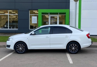 Подержанный автомобиль Skoda Rapid Liftback 2014 года (8 фото)