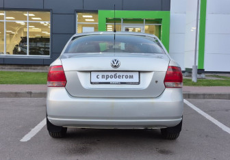 Подержанный автомобиль Volkswagen Polo Sedan 2011 года (5 фото)