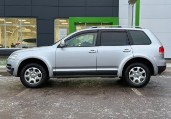 Подержанный автомобиль Volkswagen Touareg 2004 года (7 фото)