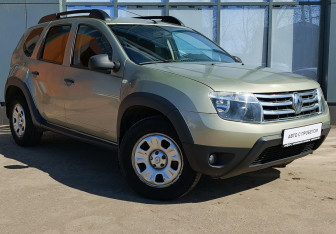 Подержанный автомобиль Renault Duster 2012 года (3 фото)