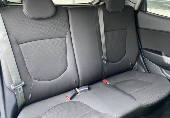 Подержанный автомобиль Kia Rio Hatchback 2013 года (11 фото)