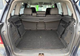 Подержанный автомобиль Opel Zafira Compactvan 2008 года (15 фото)