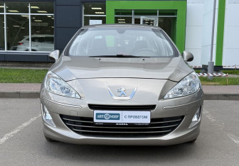 Подержанный автомобиль Peugeot 408 2014 года (2 фото)