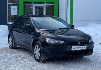 Подержанный автомобиль Mitsubishi Lancer Sedan 2010 года (3 фото)