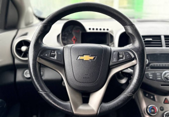 Подержанный автомобиль Chevrolet Aveo Sedan 2013 года (12 фото)
