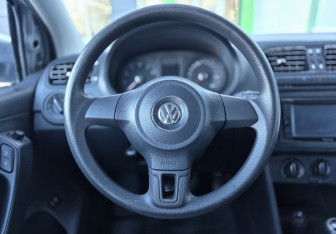Подержанный автомобиль Volkswagen Polo Sedan 2011 года (12 фото)