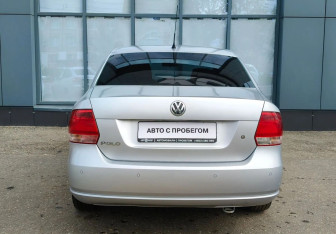 Подержанный автомобиль Volkswagen Polo Sedan 2011 года (7 фото)