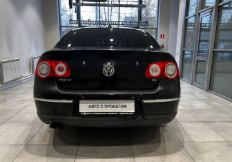 Подержанный автомобиль Volkswagen Passat Sedan 2010 года (6 фото)