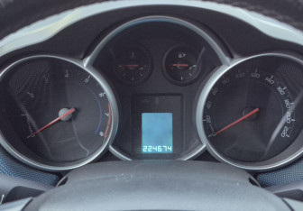 Подержанный автомобиль Chevrolet Cruze Wagon 2014 года (12 фото)