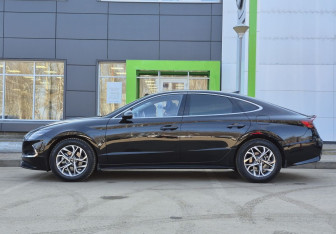 Подержанный автомобиль Hyundai Sonata 2019 года (8 фото)