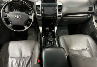 Подержанный автомобиль Toyota Land Cruiser Prado 2007 года (10 фото)