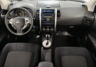 Подержанный автомобиль Nissan X-Trail 2010 года (9 фото)