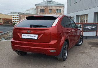 Подержанный автомобиль Ford Focus Hatchback 2009 года (8 фото)