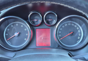 Подержанный автомобиль Opel Astra Hatchback 2014 года (12 фото)