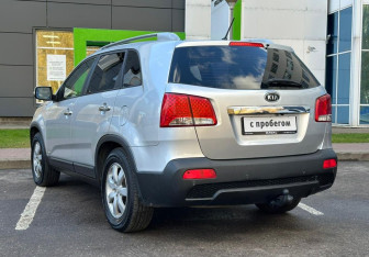 Подержанный автомобиль Kia Sorento 2012 года (7 фото)