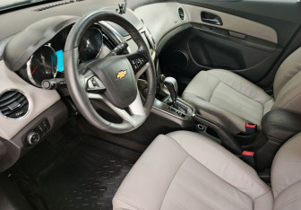 Подержанный автомобиль Chevrolet Cruze Sedan 2013 года (10 фото)