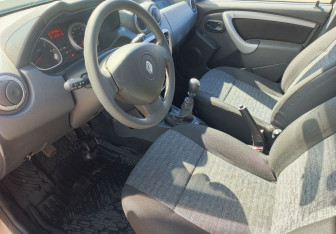 Подержанный автомобиль Renault Duster 2012 года (9 фото)