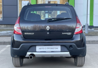 Подержанный автомобиль Renault Sandero 2014 года (6 фото)