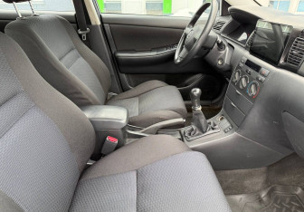 Подержанный автомобиль Toyota Corolla Hatchback 2006 года (10 фото)