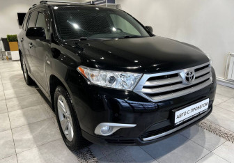 Подержанный автомобиль Toyota Highlander 2011 года (3 фото)