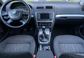 Подержанный автомобиль Skoda Octavia Liftback 2011 года (9 фото)