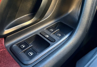 Подержанный автомобиль Skoda Fabia Hatchback 2011 года (13 фото)