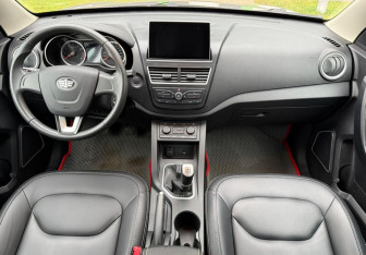 Подержанный автомобиль FAW Besturn X40 2021 года (9 фото)