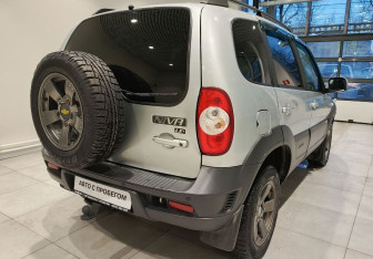 Подержанный автомобиль Chevrolet Niva 2017 года (6 фото)