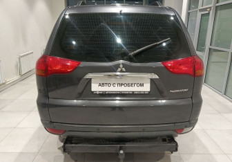 Подержанный автомобиль Mitsubishi Pajero Sport 2010 года (7 фото)