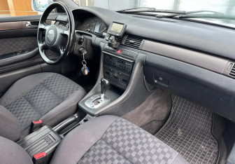 Подержанный автомобиль Audi A6 Sedan 2001 года (13 фото)