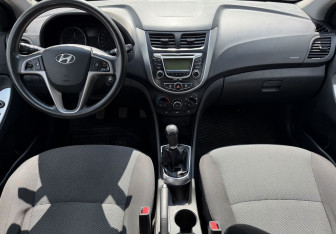 Подержанный автомобиль Hyundai Solaris Sedan 2013 года (11 фото)
