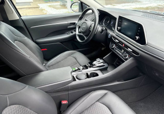 Подержанный автомобиль Hyundai Sonata 2020 года (9 фото)