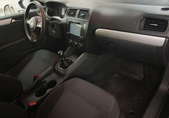 Подержанный автомобиль Volkswagen Jetta Sedan 2012 года (11 фото)