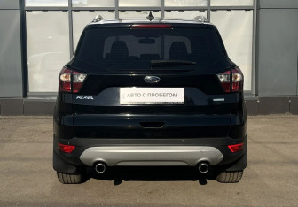 Подержанный автомобиль Ford Kuga 2018 года (16 фото)