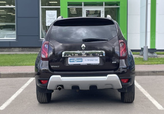Подержанный автомобиль Renault Duster 2015 года (6 фото)